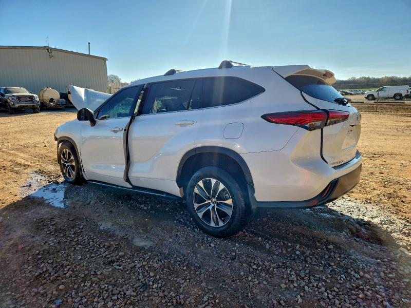 Photo 2 from auction – 2020 TOYOTA HIGHLANDER with VIN 5TDGZRAH3LS506338
