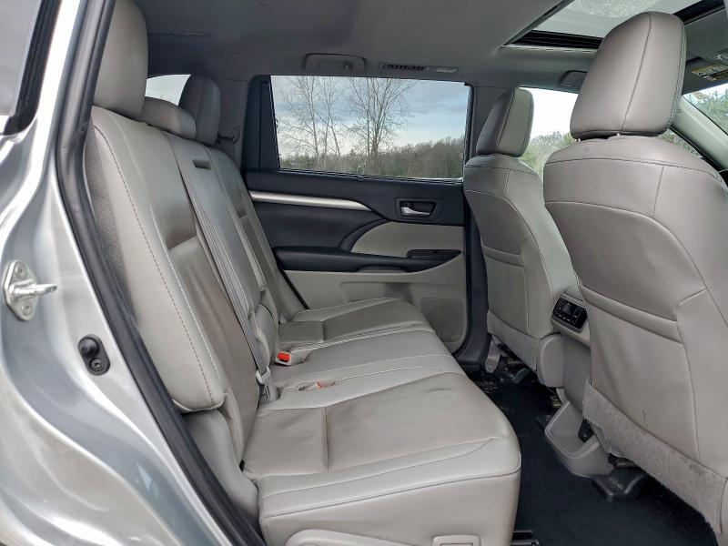 Photo 11 from auction – 2019 TOYOTA HIGHLANDER with VIN 5TDJZRFH7KS568757