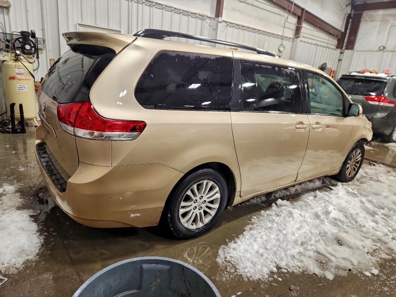 Photo 3 from auction – 2014 TOYOTA SIENNA XLE with VIN 5TDYK3DC4ES504901