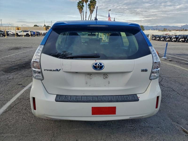 Photo 6 from auction – 2014 TOYOTA PRIUS V with VIN JTDZN3EUXE3363501