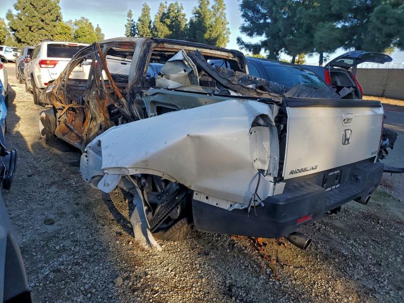 Photo 2 from auction – 2022 HONDA RIDGELINE with VIN 5FPYK3F71NB025590