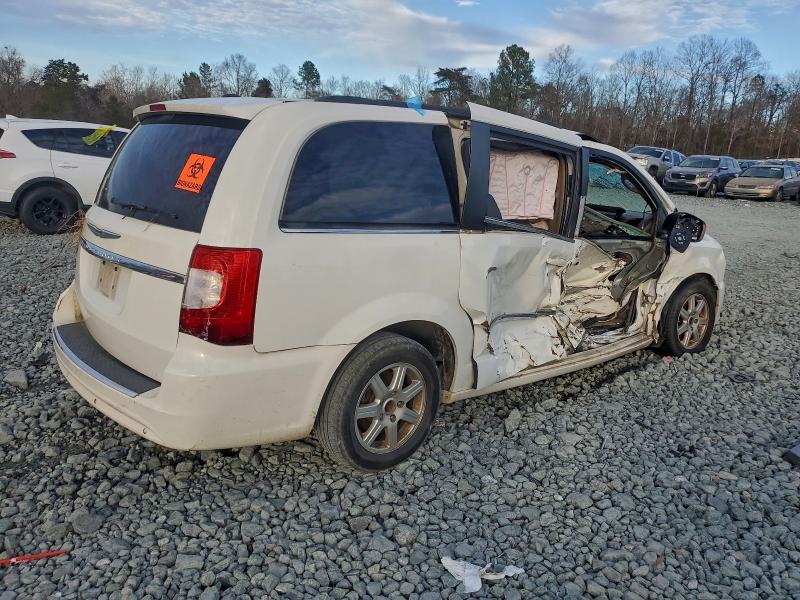Photo 3 from auction – 2011 CHRYSLER TOWN & COU with VIN 2A4RR5DG7BR733330