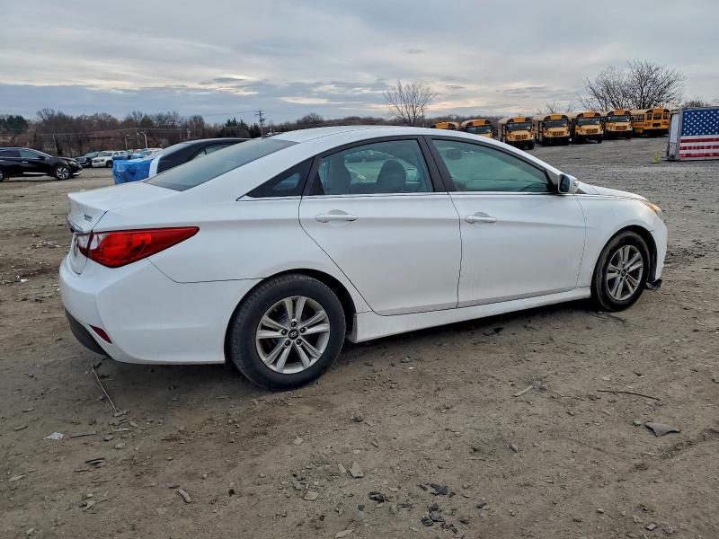 Photo 3 from auction – 2014 HYUNDAI SONATA GLS with VIN 5NPEB4AC3EH934552