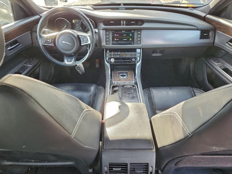 Photo 8 from auction – 2017 JAGUAR XF with VIN SAJBL4BN5HCY17976
