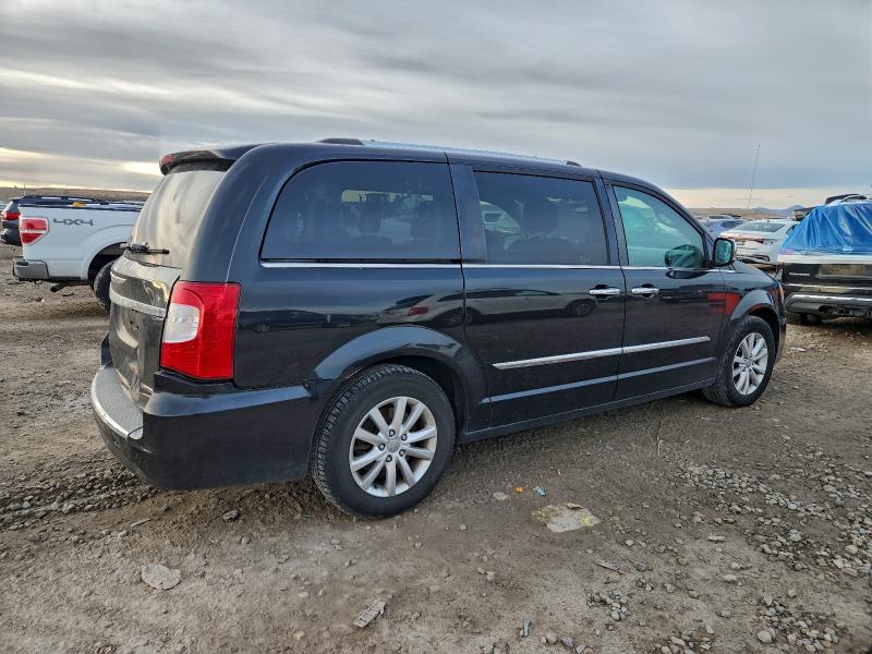 Photo 3 from auction – 2015 CHRYSLER TOWN & COU with VIN 2C4RC1GG9FR697187