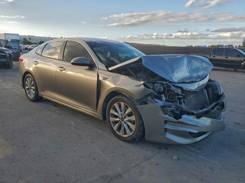 Photo 4 from auction – 2016 KIA OPTIMA LX with VIN 5XXGT4L33GG017547