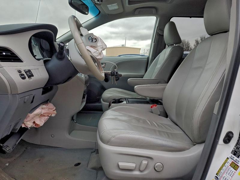 Photo 7 from auction – 2013 TOYOTA SIENNA XLE with VIN 5TDYK3DC8DS401852