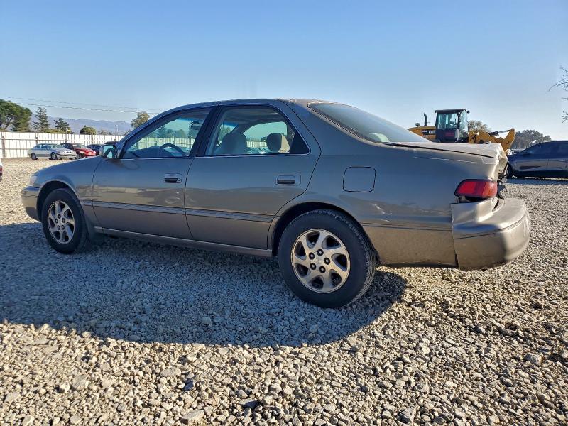 Photo 2 from auction – 1999 TOYOTA CAMRY LE with VIN JT2BF22K2X0153273