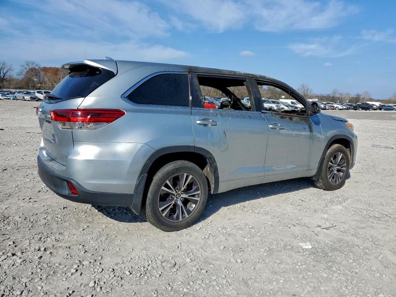 Photo 3 from auction – 2018 TOYOTA HIGHLANDER with VIN 5TDBZRFH9JS909398