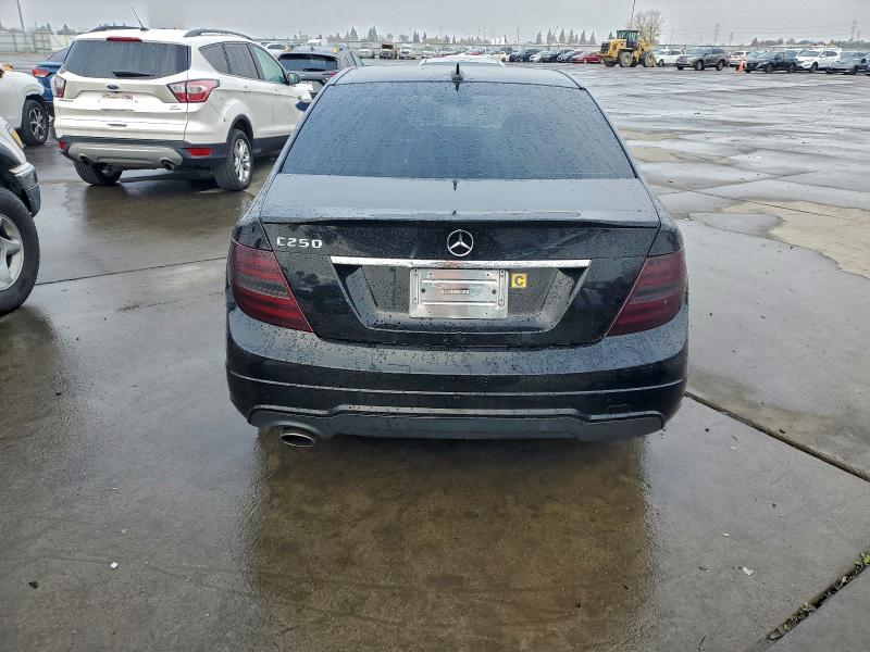 Photo 6 from auction – 2014 MERCEDES-BENZ C with VIN WDDGF4HB3EA966988