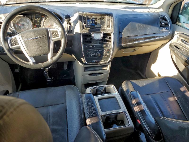 Photo 8 from auction – 2016 CHRYSLER TOWN & COU with VIN 2C4RC1BG6GR302780