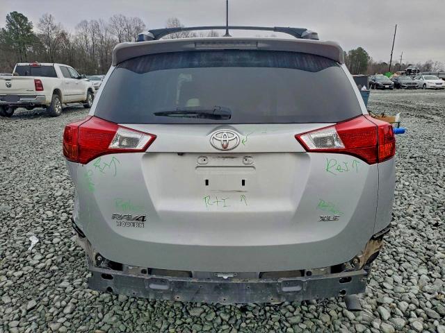 Photo 6 from auction – 2015 TOYOTA RAV4 XLE with VIN JTMWFREV0FJ047551