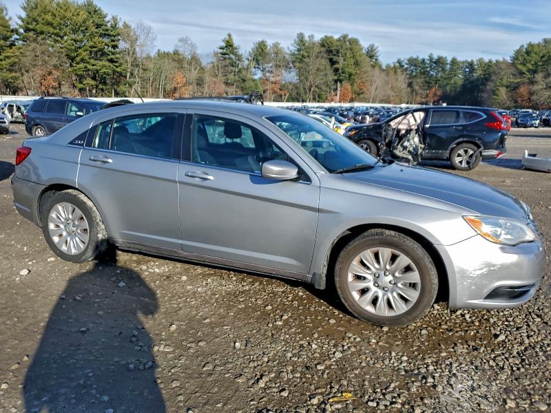 صورة رقم 4 من المزاد - 2014 CHRYSLER 200 LX مع VIN 1C3CCBAG6EN101280