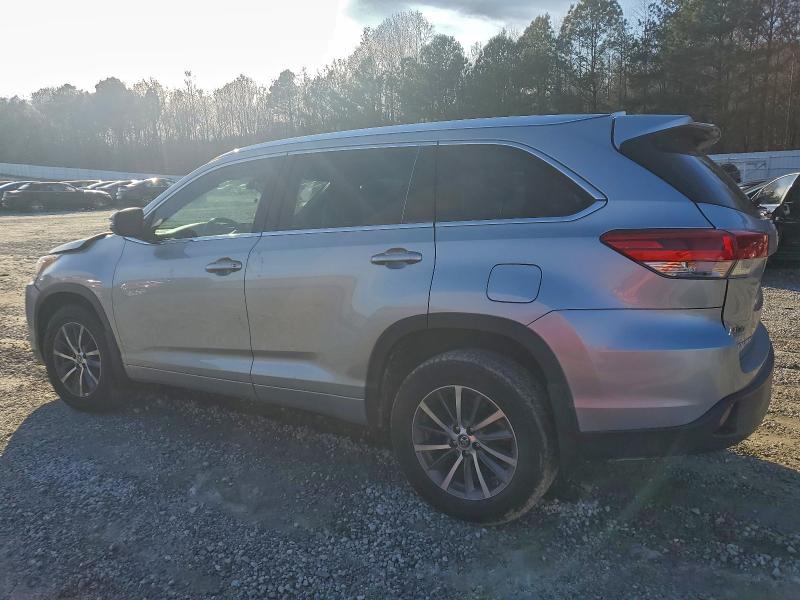 Photo 2 from auction – 2018 TOYOTA HIGHLANDER with VIN 5TDKZRFH8JS540808