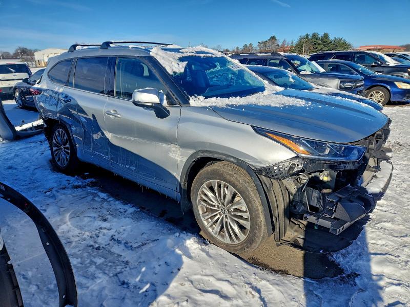 Photo 4 from auction – 2021 TOYOTA HIGHLANDER with VIN 5TDFZRBH5MS150261