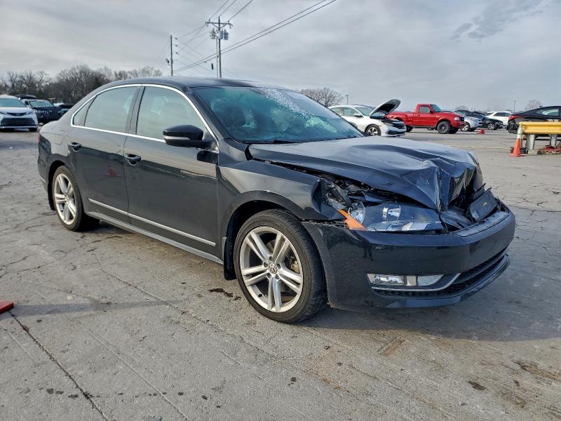 Photo 4 from auction – 2015 VOLKSWAGEN PASSAT SEL with VIN 1VWCV7A31FC035473
