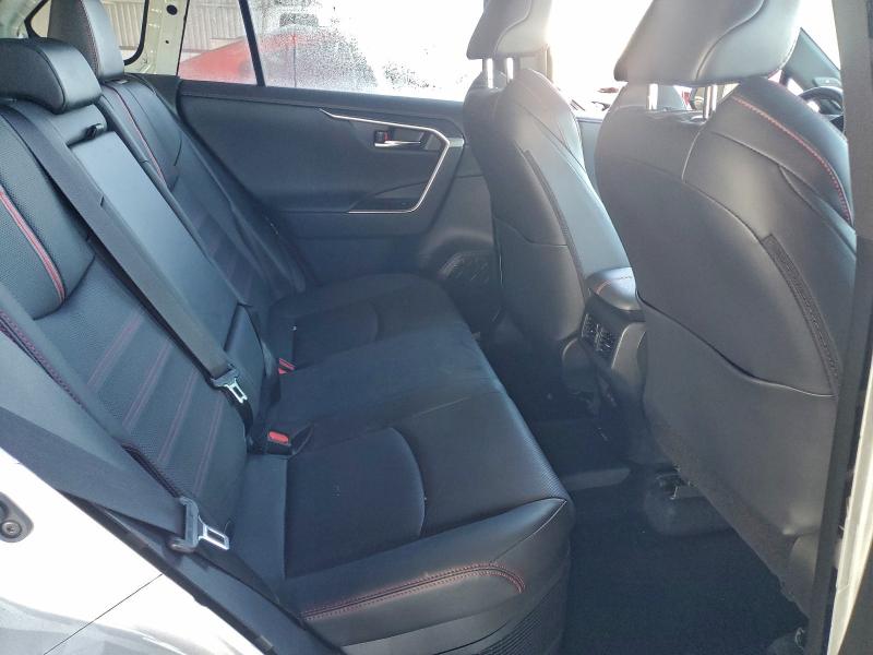Photo 11 from auction – 2025 TOYOTA RAV4 XSE with VIN JTMFB3FV8SD262966