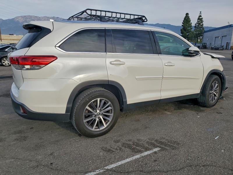 Photo 3 from auction – 2019 TOYOTA HIGHLANDER with VIN 5TDKZRFH7KS555916