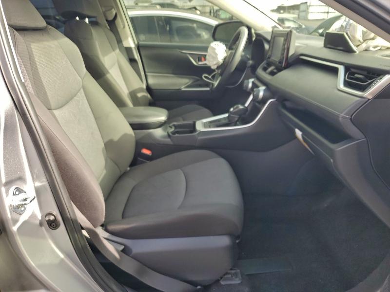 Photo 7 from auction – 2020 TOYOTA RAV4 XLE with VIN JTMP1RFV1LD052298