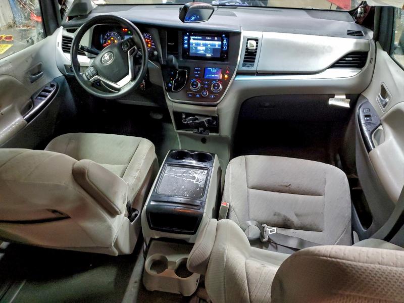 Photo 8 from auction – 2017 TOYOTA SIENNA LE with VIN 5TDKZ3DC0HS775086