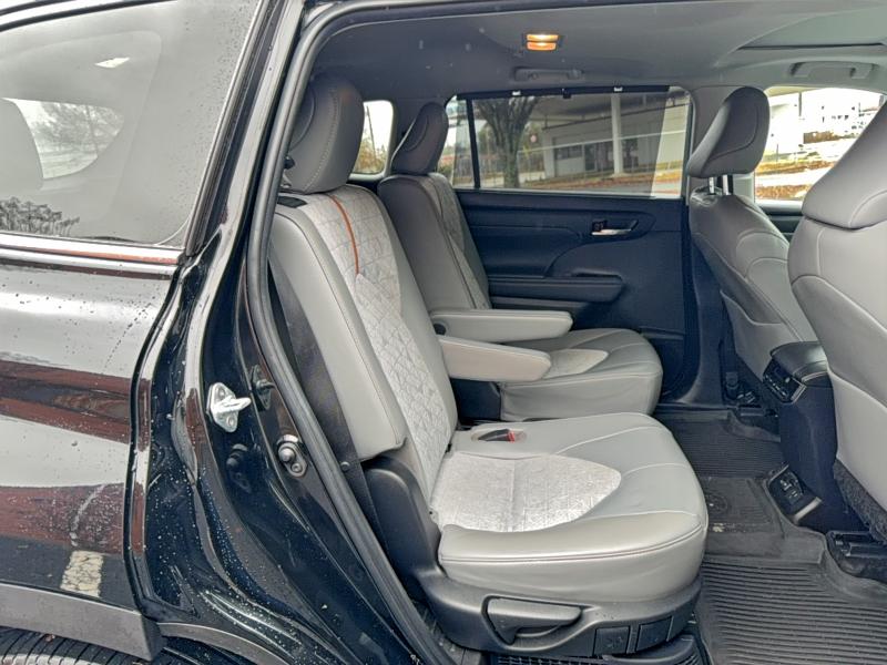 Photo 6 from auction – 2023 TOYOTA HIGHLANDER with VIN 5TDABRCH4PS564102