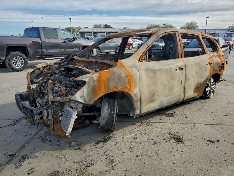 NISSAN PATHFINDER 2017 with VIN 5N1DR2MM6HC661876 - Photo from auction