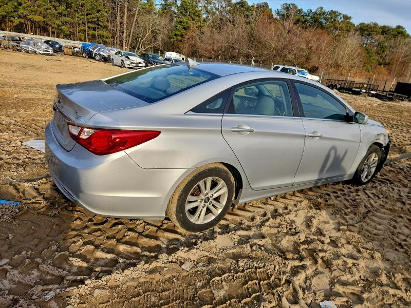 Фото 3 с аукциона – 2011 HYUNDAI SONATA GLS с VIN 5NPEB4AC3BH207262