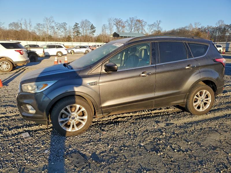 FORD ESCAPE SE 2017 with VIN 1FMCU0GD2HUC73242 - Photo from auction