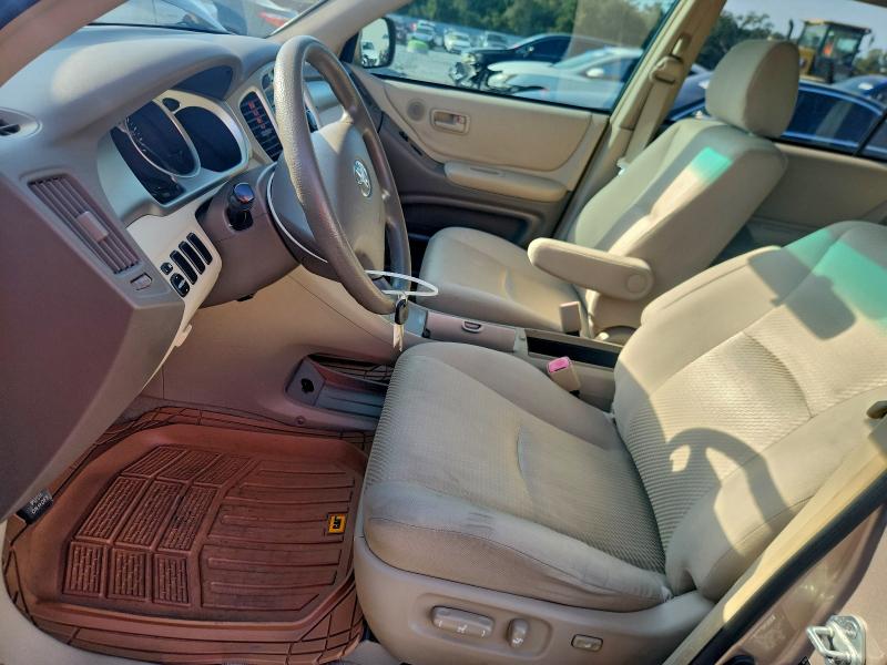 Photo 7 from auction – 2004 TOYOTA HIGHLANDER with VIN JTEGP21A940031729