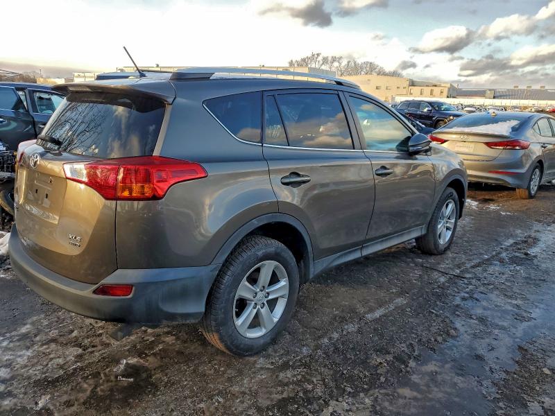 Photo 3 from auction – 2014 TOYOTA RAV4 XLE with VIN 2T3RFREV5EW136870