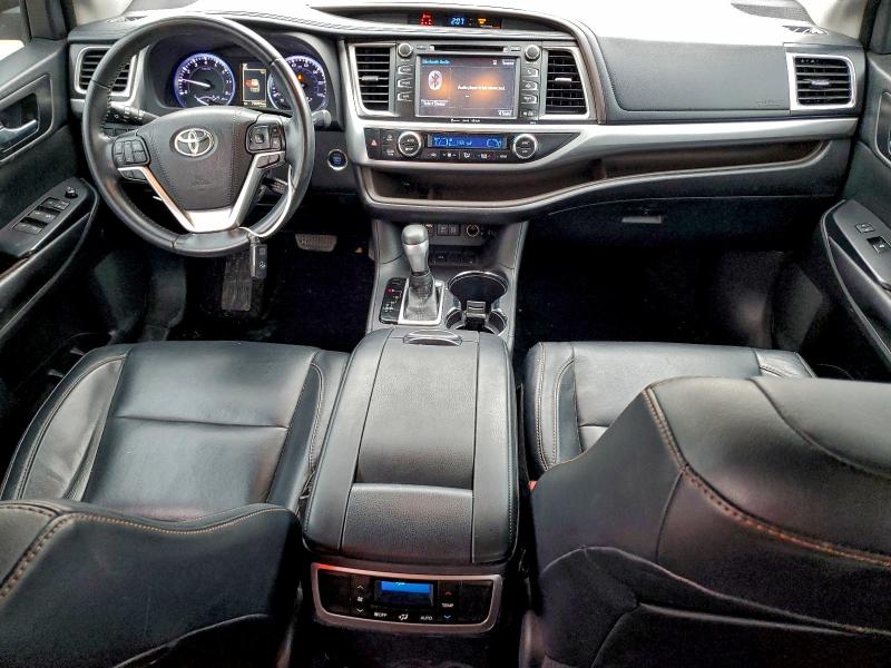 Photo 8 from auction – 2018 TOYOTA HIGHLANDER with VIN 5TDKZRFH0JS257786