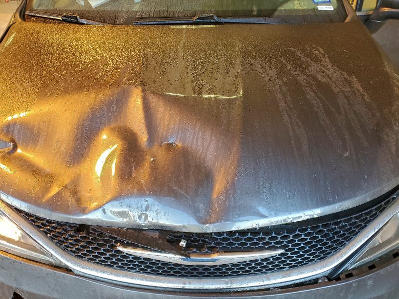 Photo 12 from auction – 2017 CHRYSLER PACIFICA T with VIN 2C4RC1BG2HR613379