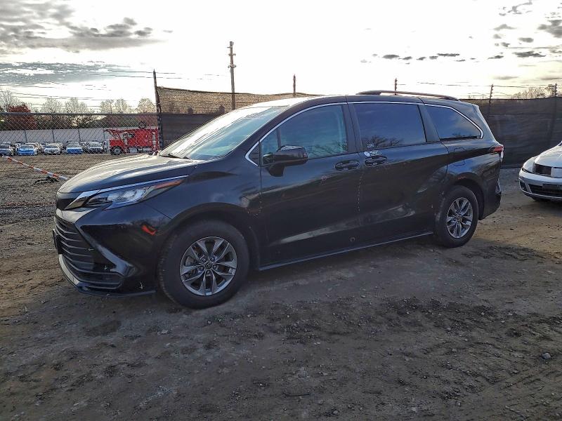 TOYOTA SIENNA LE 2022 with VIN 5TDBRKEC2NS079902 - Photo from auction