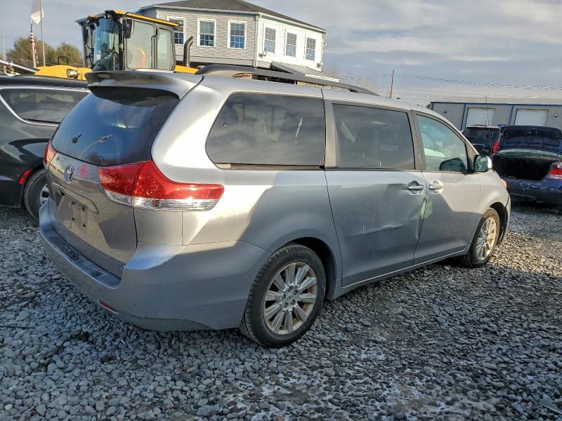 Photo 3 from auction – 2012 TOYOTA SIENNA LE with VIN 5TDJK3DC7CS048844