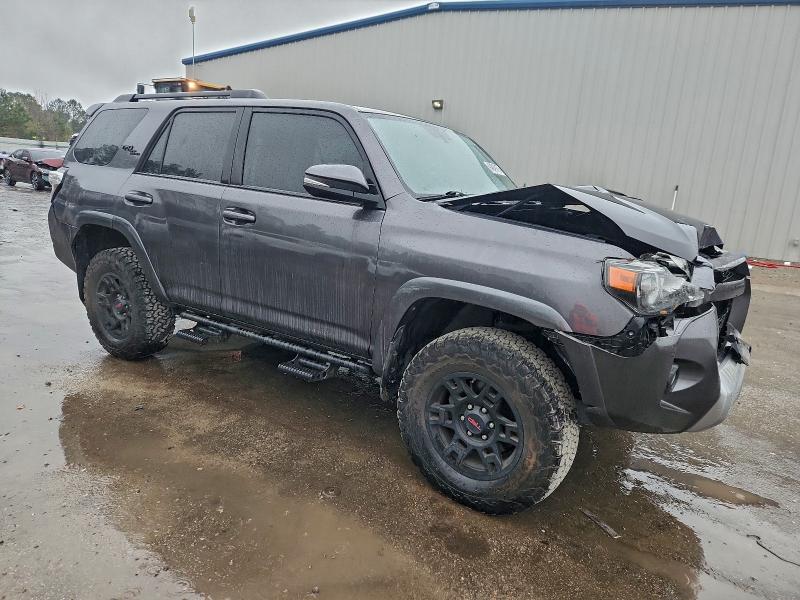 Photo 4 from auction – 2019 TOYOTA 4RUNNER with VIN JTEBU5JR4K5673950