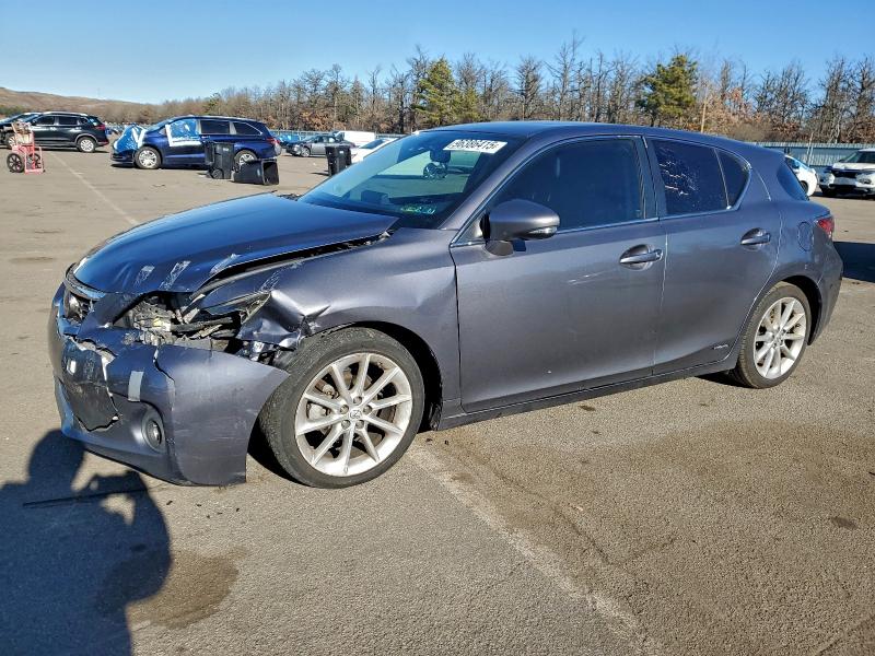 LEXUS CT 200 2013 with VIN JTHKD5BHXD2125061 - Photo from auction