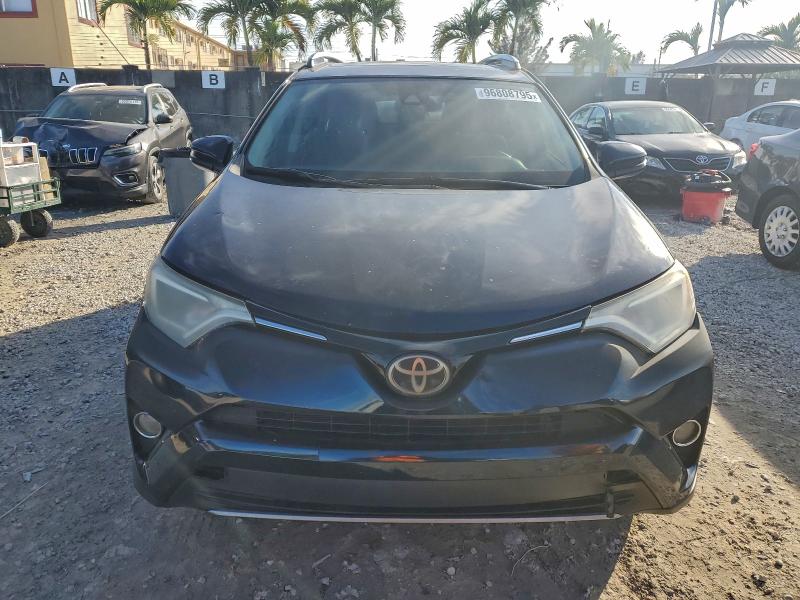 Photo 5 from auction – 2017 TOYOTA RAV4 XLE with VIN JTMWFREVXHJ100727