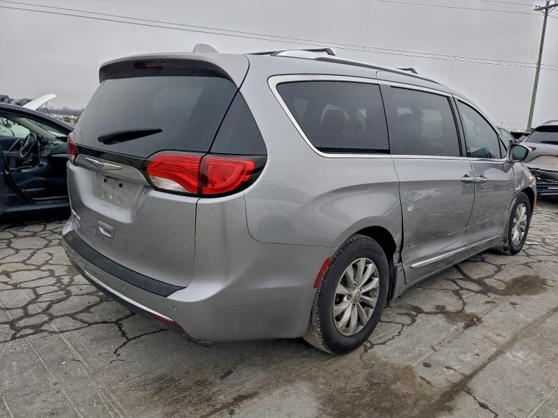 Photo 3 from auction – 2019 CHRYSLER PACIFICA T with VIN 2C4RC1BG2KR554342