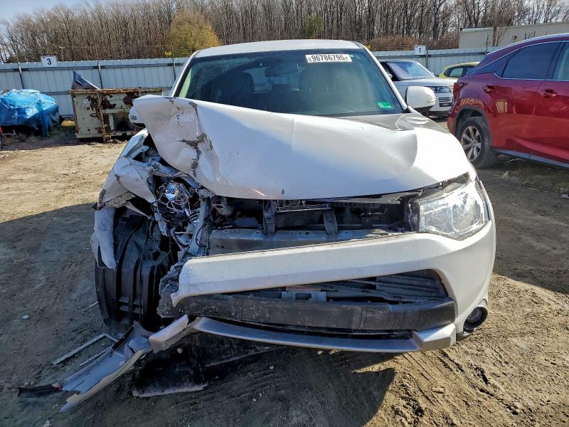 Zdjęcie 5 z aukcji – 2015 MITSUBISHI OUTLANDER z VIN JA4AD3A35FZ004109