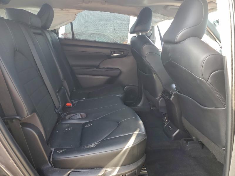 Photo 11 from auction – 2020 TOYOTA HIGHLANDER with VIN 5TDHZRBH4LS035819