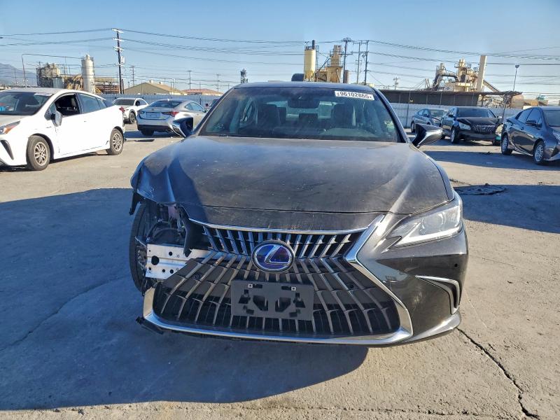 Photo 5 from auction – 2022 LEXUS ES with VIN 58ADA1C10NU024327