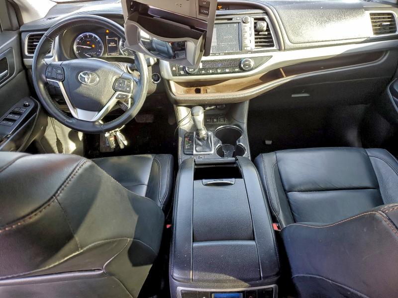 Photo 8 from auction – 2018 TOYOTA HIGHLANDER with VIN 5TDJZRFH5JS881062
