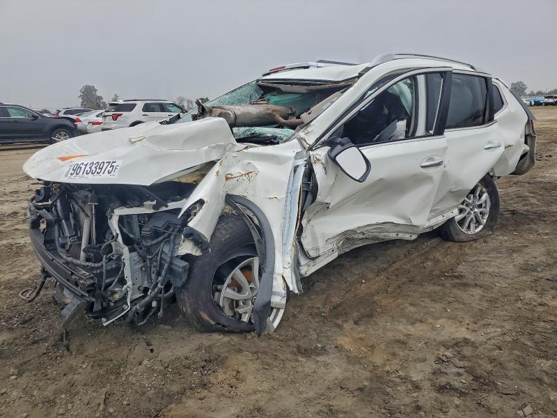 NISSAN ROGUE S 2017 with VIN JN8AT2MT9HW138273 - Photo from auction