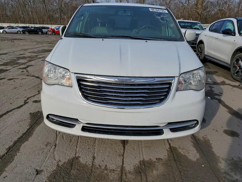 Photo 5 from auction – 2016 CHRYSLER TOWN & COU with VIN 2C4RC1BG5GR294056