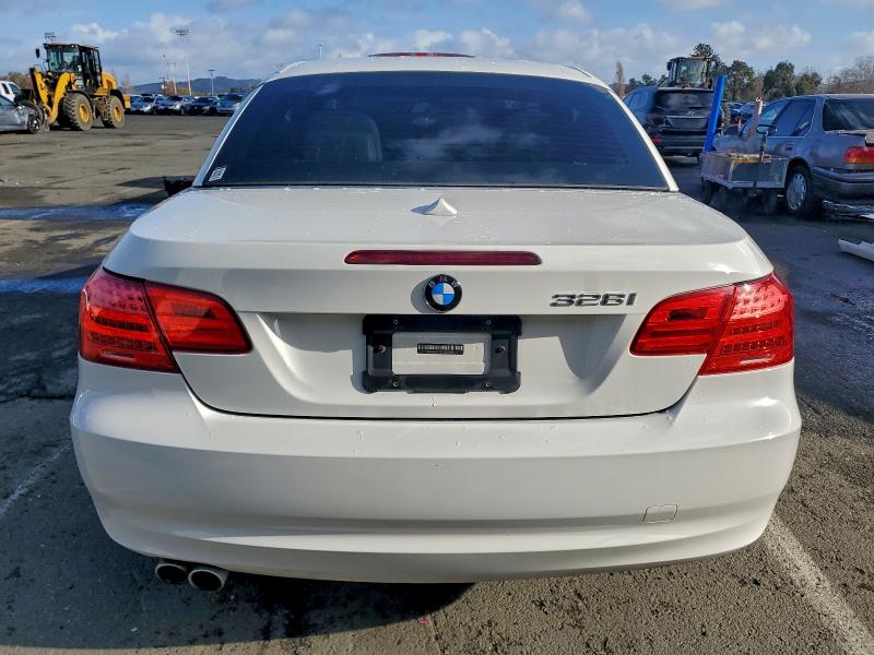 Photo 6 from auction – 2011 BMW 328 I SULE with VIN WBADW7C58BE443435