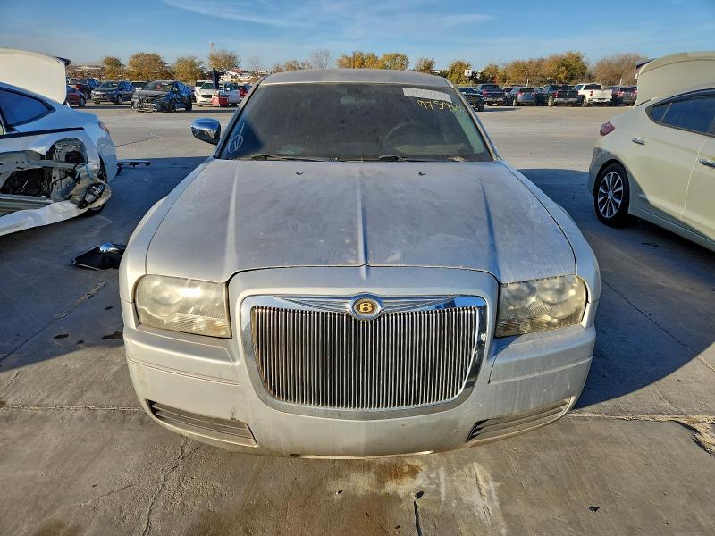 Photo 5 from auction – 2008 CHRYSLER 300 LX with VIN 2C3KA43R78H122812