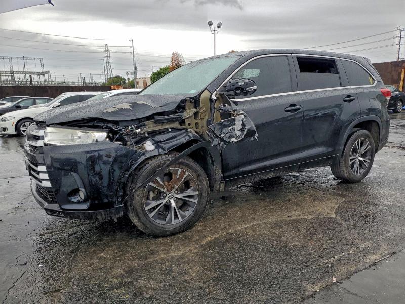 TOYOTA HIGHLANDER 2018 with VIN 5TDZZRFH3JS281143 - Photo from auction