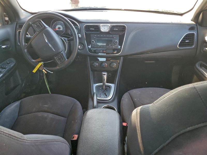 Zdjęcie 8 z aukcji – 2014 CHRYSLER 200 LX z VIN 1C3CCBAB3EN230839