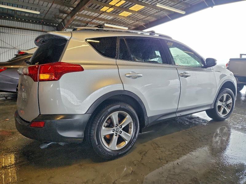 Photo 3 from auction – 2015 TOYOTA RAV4 XLE with VIN JTMWFREV7FD072185