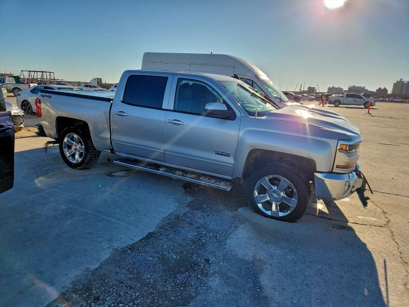Photo 4 from auction – 2018 CHEVROLET SILVERADO with VIN 3GCUKRER5JG333461